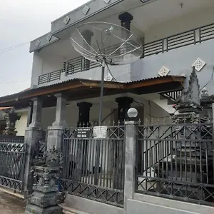 Hotel Oyo 90810 Ravaya Singaraja (Bali)