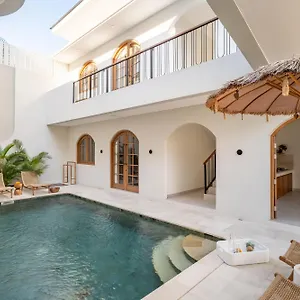 Homestay Azure Luxe Boutique In Canggu-pool Side 2 *