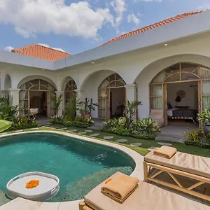 Nirvana Villa, 3 Bedroom Near Villa *
