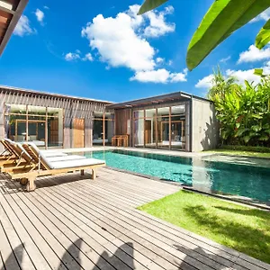 Brand New 5 Bedroom Villa Enclosed Living Room Canggu