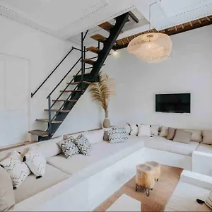 Villa 6 Bedroom Walk To *