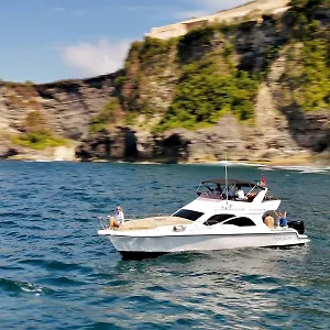 Botel Laguna Tour And Travel *