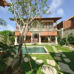Kubu Bukal - The Balinese * Uluwatu (Bali)