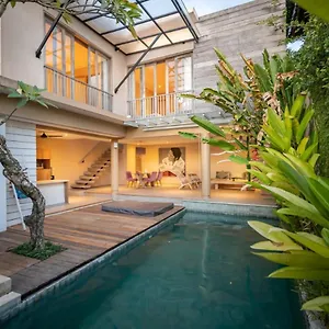 Ewa 1 Villa *
