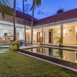 Location! Berawa 3bdr Spacious Pool Villa! *