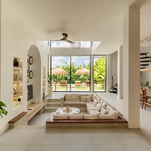 Casa By Yolla Hospitality Villa Canggu (Bali)