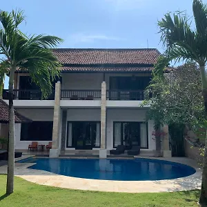 Charming 4 Bedrooom In By Nami Bali * Kerobokan (Bali)
