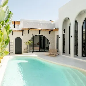 Naxos At Isola *