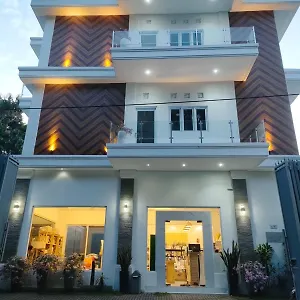 Emas Mulia Luxury 6 *