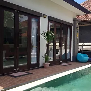 Kubu Nesa Guest house *