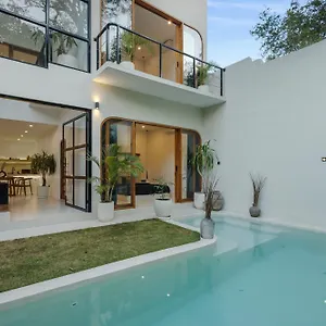 Bohemian 3br Design In Center Of Villa *