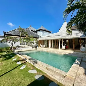 Villa The White Joglo A Stylish 3bdr With Pool 2 Min From The Canggu (Bali)