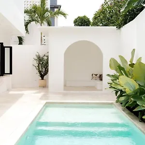 In 4 Bedrooms Villa