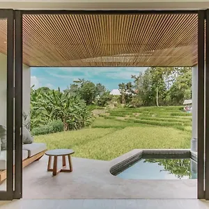 Spacious Luxury With Private Pool,