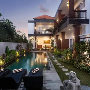 Hotel Sujiwa & 3*