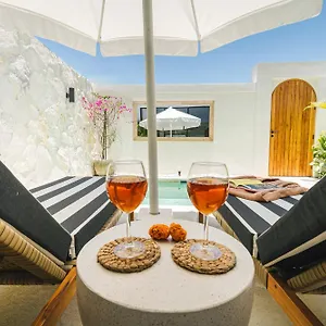 Villa Luxe 2br Pool, Netflix, Wifi 200mpbs, 8min