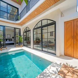Twin 1 - Stylish 3 Bedroom W Private Pool In Berawa * Canggu (Bali)