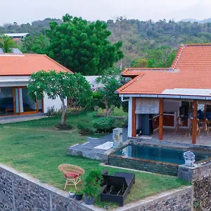 Villa Air Sanih Hill Ocean View & Pool Bukti