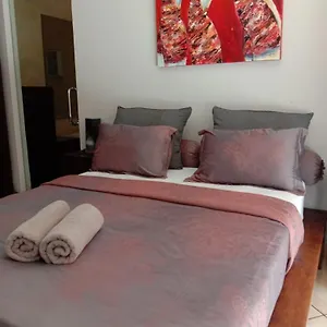 J & J Seminyak (Bali)