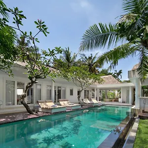 Villa 4 Bedroom Jungle Oasis In Pererenan