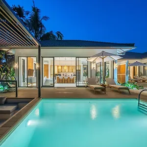 Julia - Luxurious Brand-new With Panoramic Jungle Views And Expansive Pool