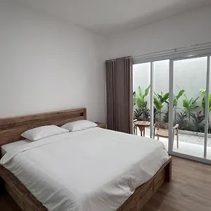 Kubu Sera Guest house *