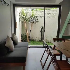 Hom Coliving 2 Bedrooms With Garden Hostel Kerobokan (Bali)
