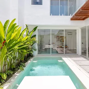 White Palm Apartment