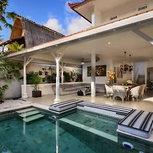 Villa Exquisite 4br Oasis In Seminyak, Bali Seminyak (Bali)