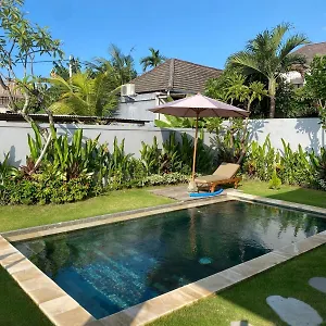 Location, Location, Sunny 2 Bedroom 5 Min To