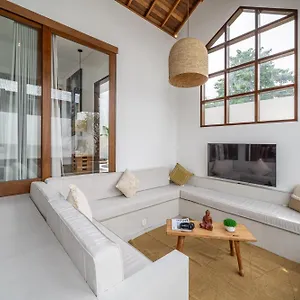 Stylish 2bd With Pool In The Heart Of *