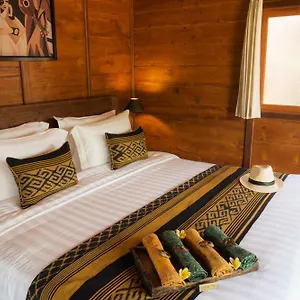 Resort Kayu Village
