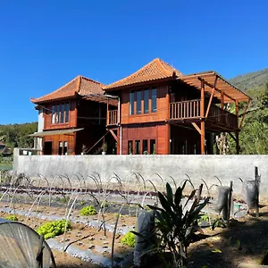 Kanugrahan Umah Kebun Villa *