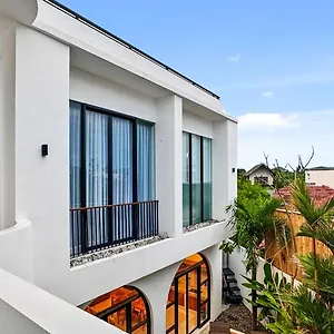 Brand New Luna In - 3 Bedroom Pool Oasis *