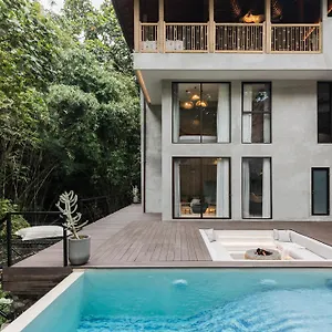 Villa Bamboolina Jungle - A Unique Retreat With Artistic Charm With River Access
