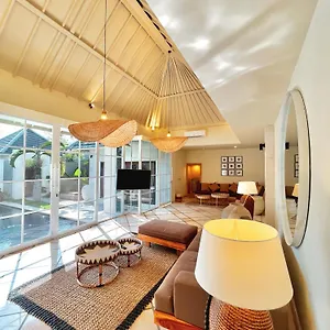 Villa Kaimana - 2br In Walk To Seminyak (Bali)