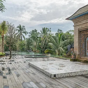Hoshi Jungle Hotel