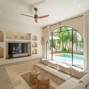 Unna 6br Mediterranean With Hot Tub *
