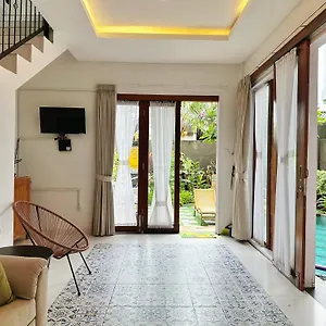 Shantia 10 Minutes Walk To Double Six Villa