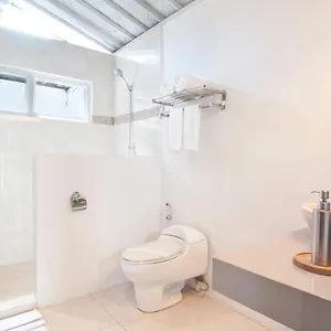 Cozy 2 Bedroom Private Pool Walk To The