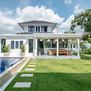 Luxe 5 Bed, Sleeps 10, Butler, Walk To Shopscafe Villa Seminyak (Bali)