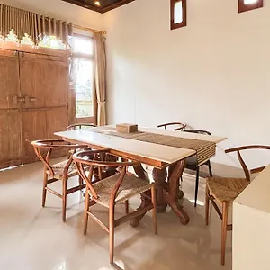 Swikara White House *