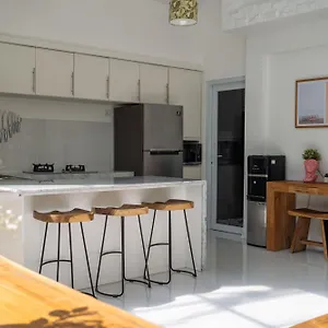 Βίλα Spacious 3 Bedroom With Private Pool And Billiards Σεμινιάκ