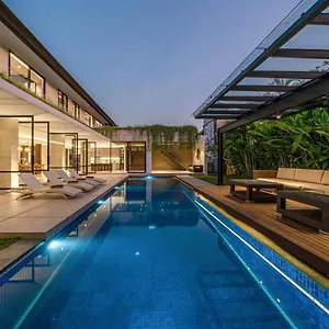 Sujiva Estate - Tranquil 5br W Huge Pool! Holiday home Seminyak (Bali)