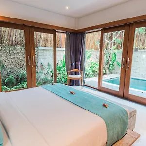 Lacasa - With Butler Villa *