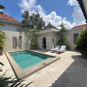 Bella - Walking Distance To The Villa Canggu (Bali)
