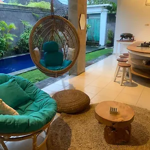 Private In Balinese Pool Near Echo Beach! *