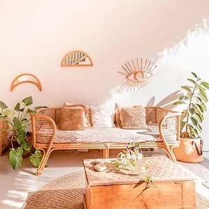 Boho Townhouse, Pool & Walk To Trendy Spots Villa *