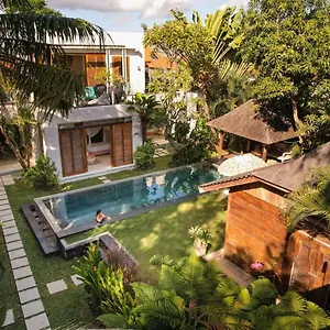 Tropical Batik - Large Garden & Pool, Concierge! 3mins To Beach, Clubs, Cafes * Seminyak (Bali)