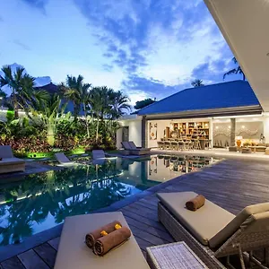Chill Out In A Luxurious 4 Bedroom * Seminyak (Bali)